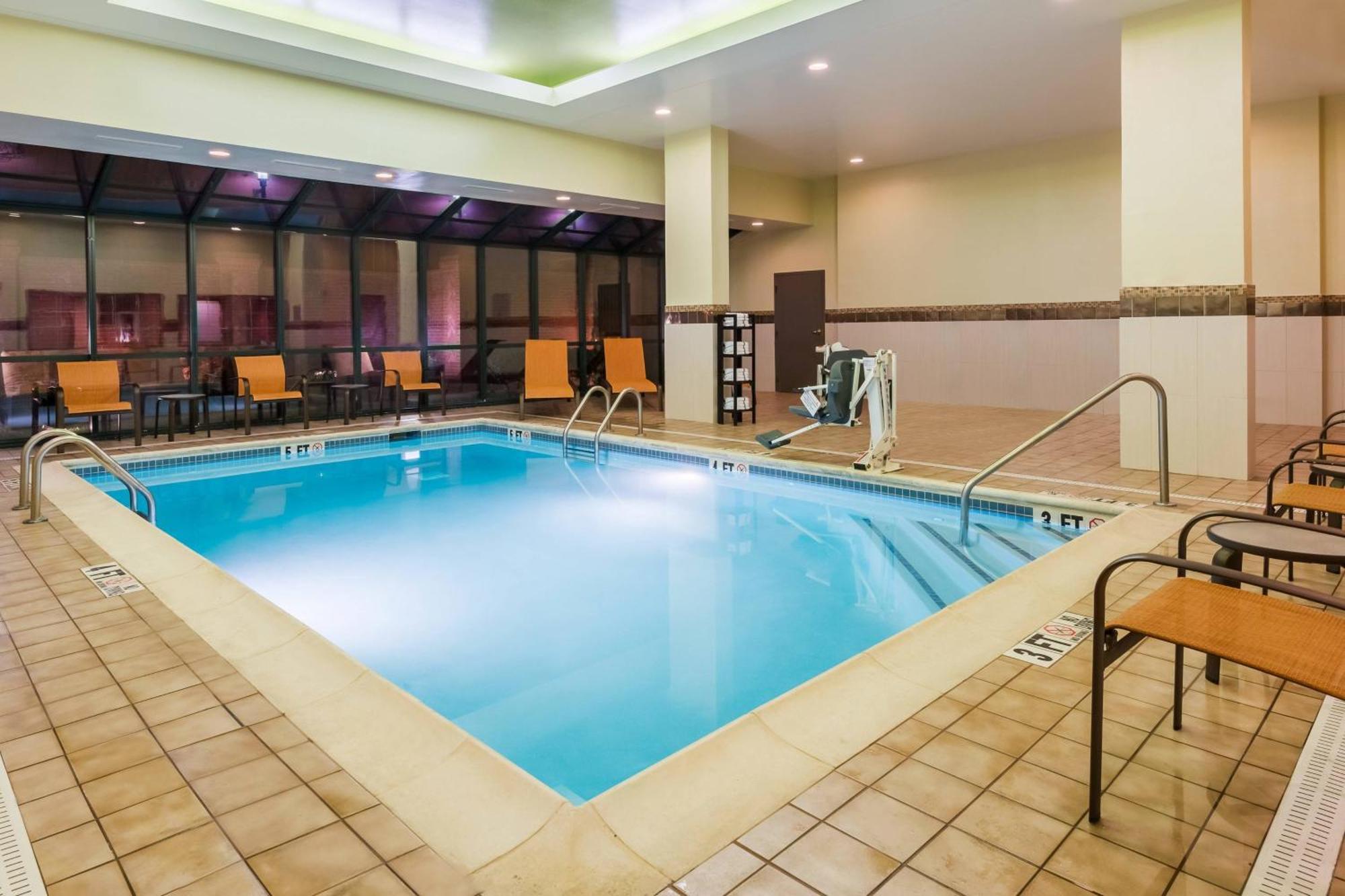 Courtyard By Marriott Chattanooga Downtown Экстерьер фото
