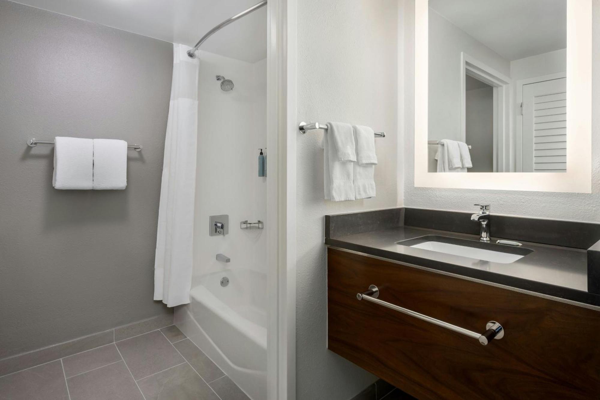 Courtyard By Marriott Chattanooga Downtown Экстерьер фото
